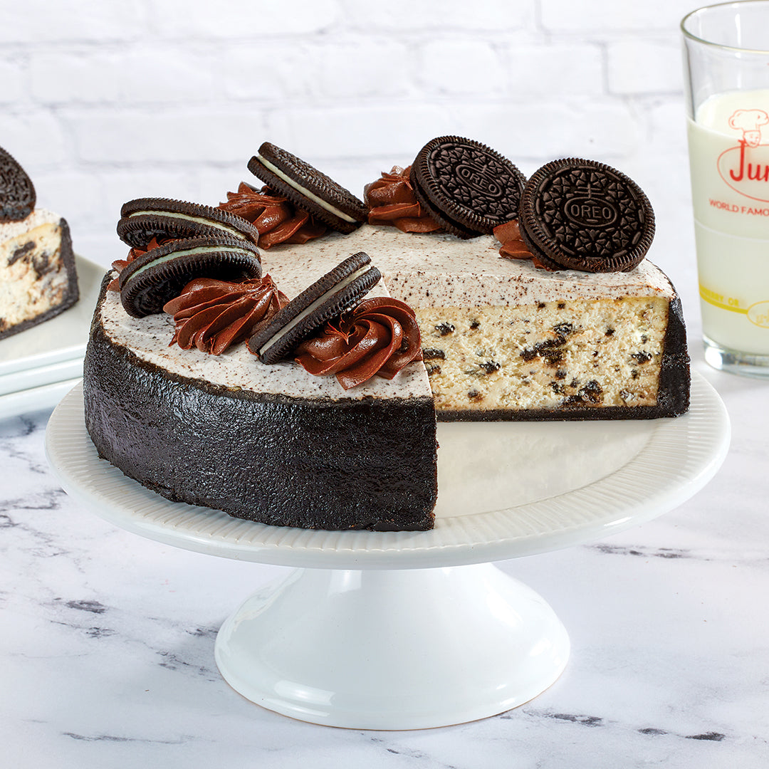 JUNIOR’S OREO CHEESECAKE IS THE ULTIMATE DESSERT PAIRING FROM TWO FOOD ICONS